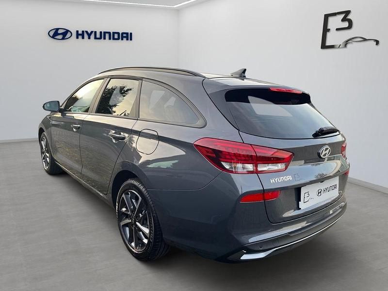 Neu Hyundai i30 Advantage 101 PS (74 kW) 2025 Grau Limousine