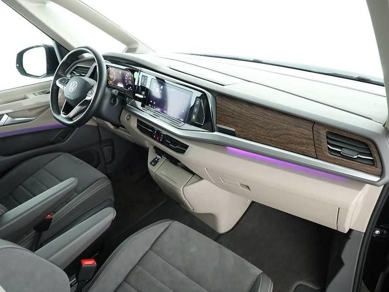 Second-hand VW Multivan Style 245 CP (180 kW) 2025 Negru Monovolum