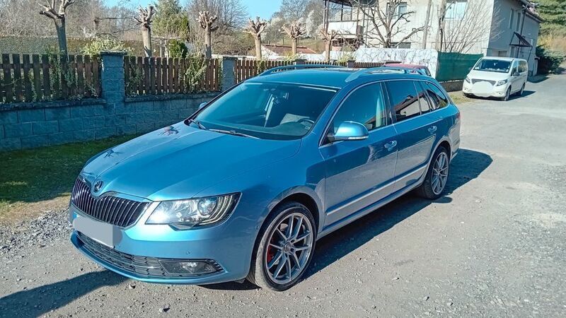 Blau Gebraucht 2015 Skoda Superb Elegance Limousine | 9.500 € (Guter Preis) - Bild 1/4