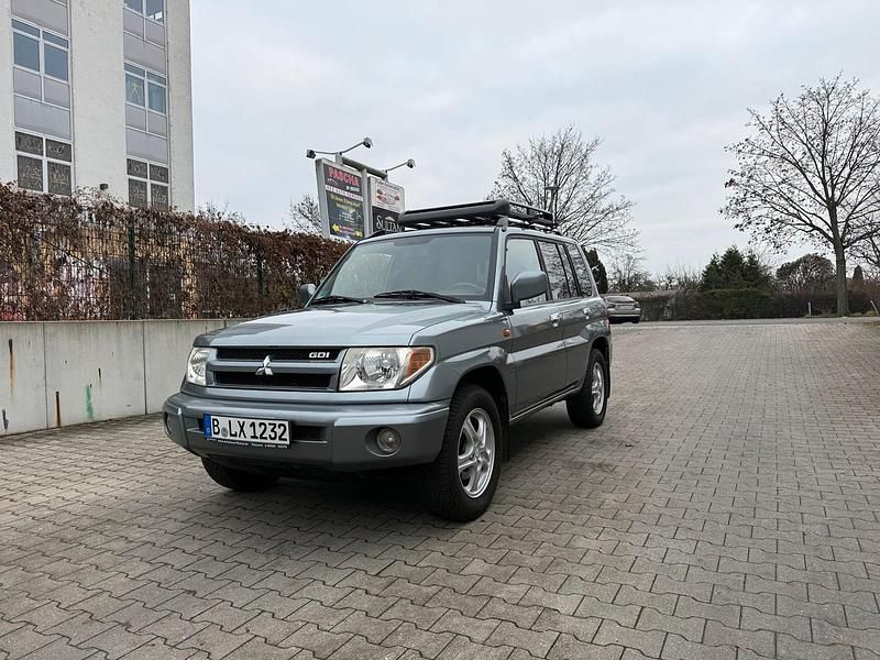 Grau Gebraucht 2005 Mitsubishi Pajero SUV | 4.890 € (Fairer Preis) - Bild 1/4