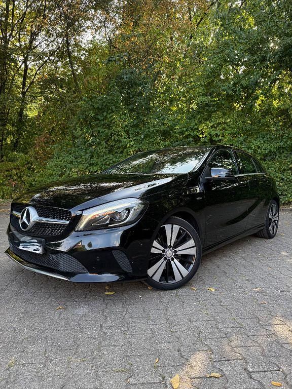 Schwarz Gebraucht 2016 Mercedes A180 Edition Limousine | 16.000 € (Fairer Preis) - Bild 1/4