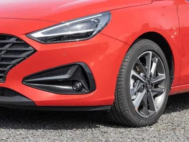 Gebraucht Hyundai i30 GO! 120 PS (88 kW) 2024 Rot (engine red) Limousine