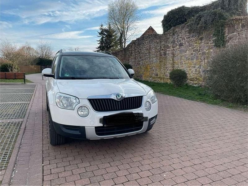 Weiß Gebraucht 2012 Skoda Yeti Ambition SUV | 4.900 € (Guter Preis) - Bild 1/4