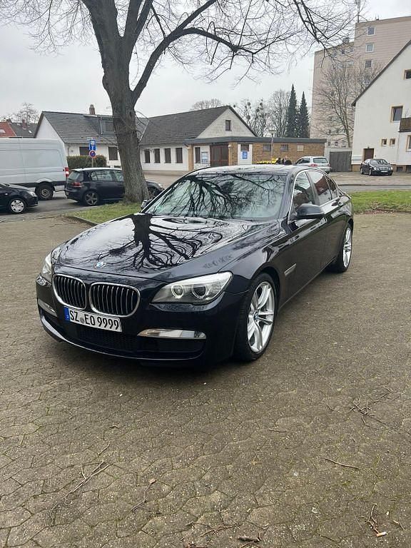 Blau Gebraucht 2012 BMW 730 M Sport Limousine | 15.900 € (Fairer Preis) - Bild 1/4