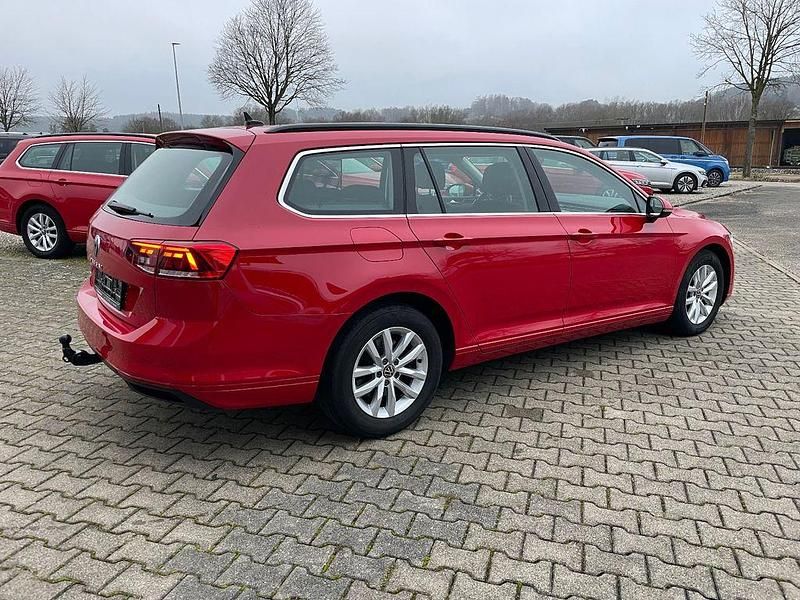 Gebraucht VW Passat Business 122 PS (89 kW) 2023 Rot Kombi
