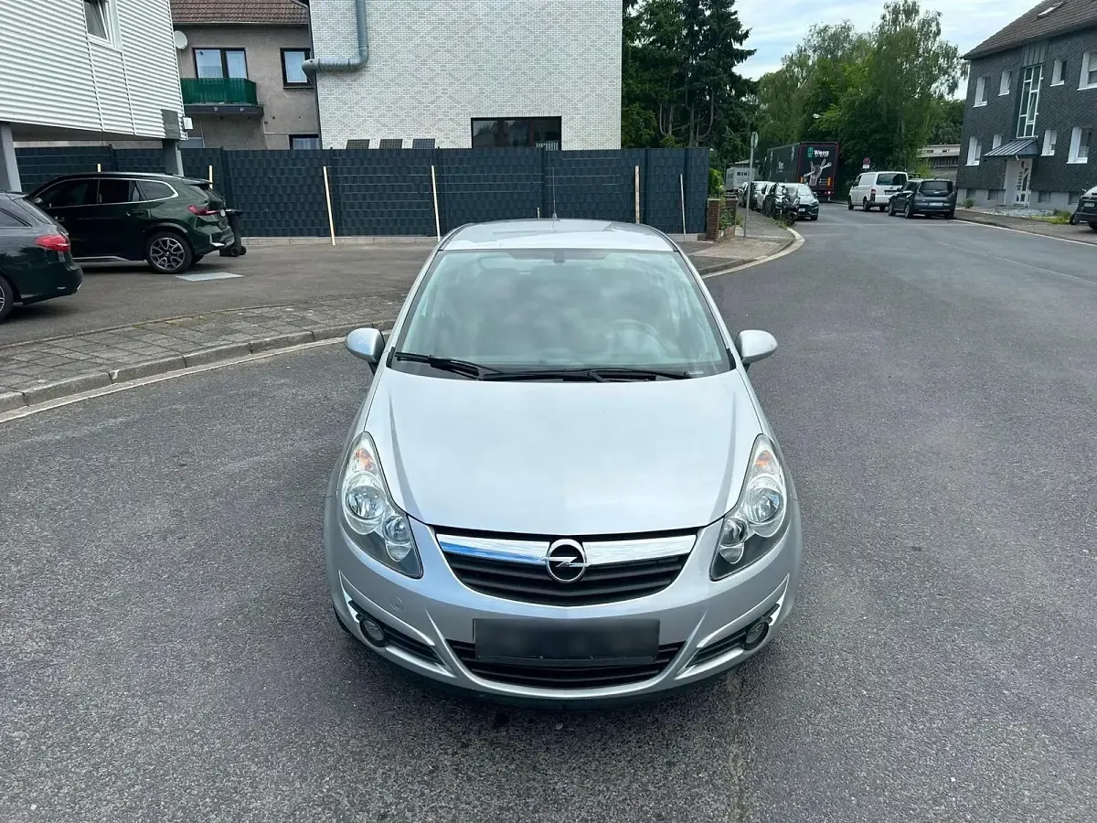 Gebraucht Opel Corsa 86 PS (63 kW) 2010 Silber Kleinwagen