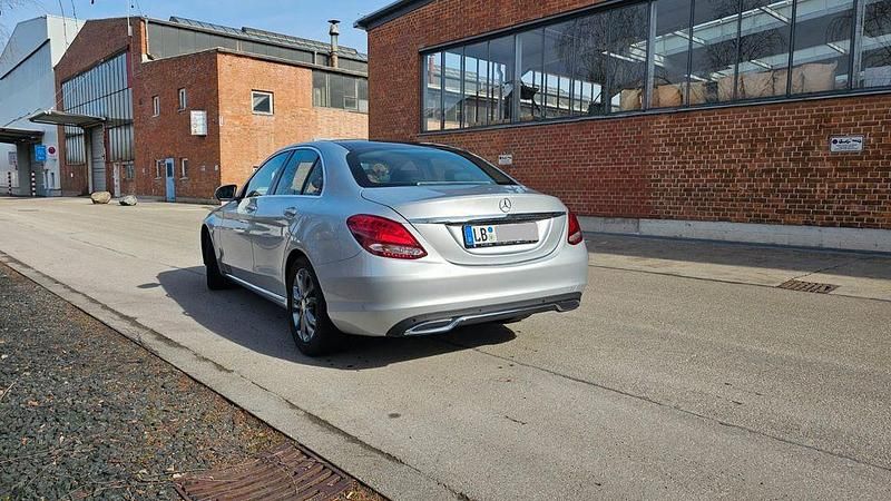 Silber Gebraucht 2016 Mercedes C180 Avantgarde Limousine | 16.700 € (Superpreis) - Bild 1/4