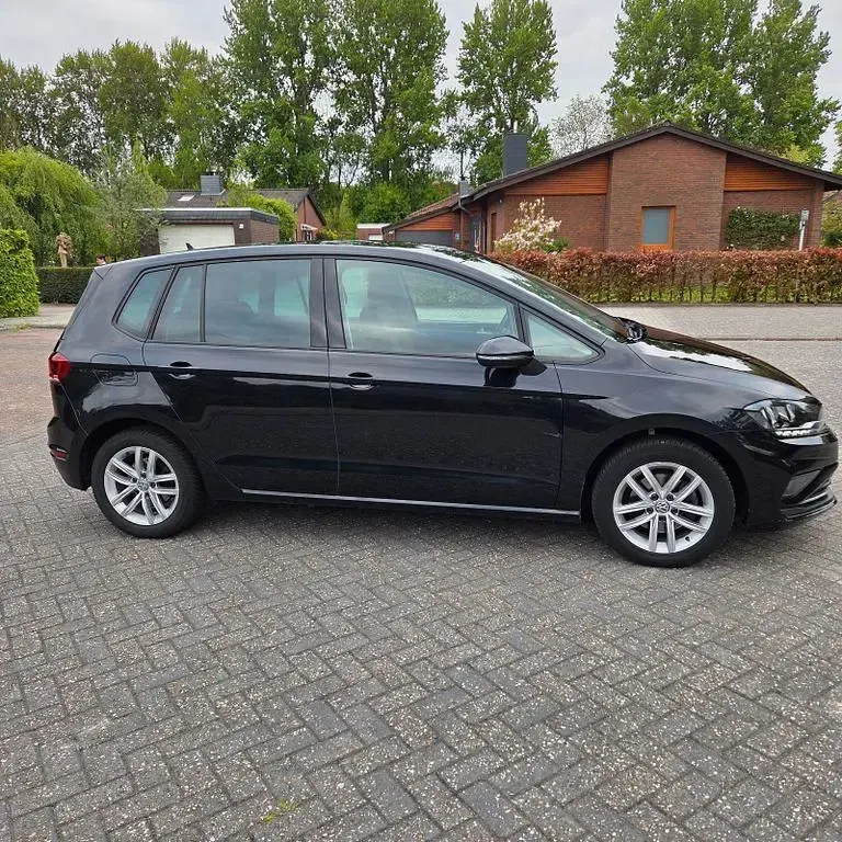 Używany VW Golf 116 KM (85 kW) 2020 Czarny Minivan