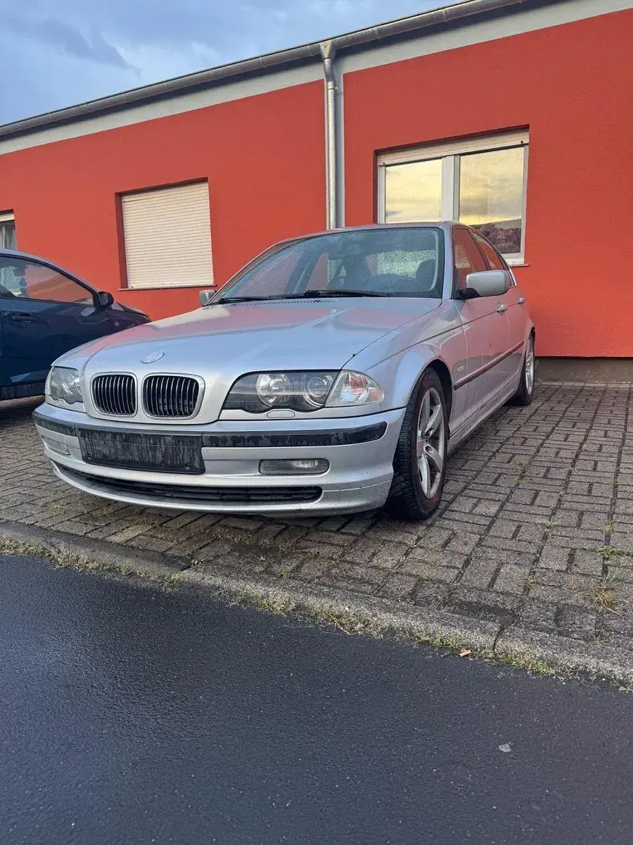 Gebraucht BMW 320 Basis 150 PS (110 kW) 2000 Silber Limousine