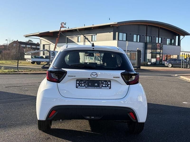 Neu Mazda 2 Center-Line 116 PS (85 kW) 2025 Weiß Limousine