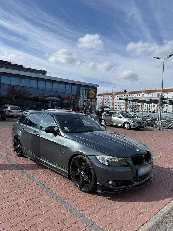 Gebraucht BMW 320 177 PS (130 kW) 2008 Grau Kombi