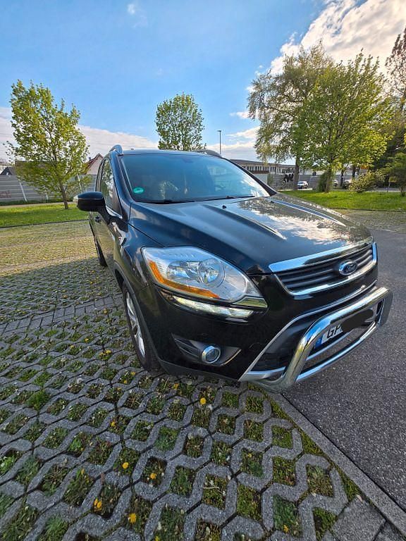 Gebraucht Ford Kuga Individual 140 PS (102 kW) 2011 Schwarz SUV