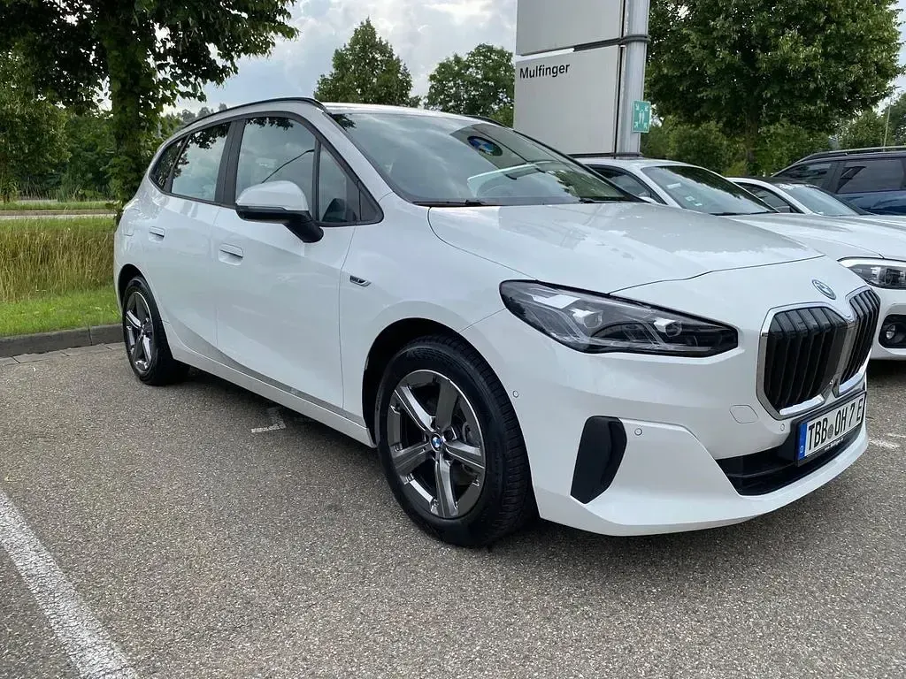 Gebraucht BMW 225 Active Tourer 245 PS (180 kW) 2023 Weiß Van / Kleinbus
