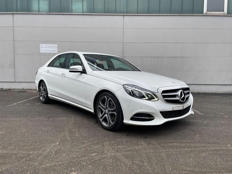 Weiß Gebraucht 2016 Mercedes E250 Avantgarde Kombi | 22.900 € (Guter Preis) - Bild 1/4