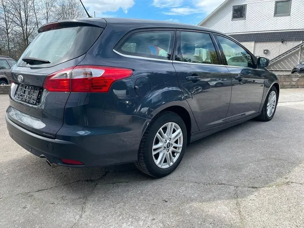 Occasion Ford Focus Trend 140 ch (102 kW) 2013 Bleue Berline