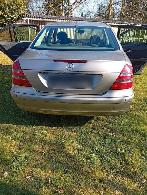 Gebraucht Mercedes E200 122 PS (89 kW) 2004 Grau Limousine