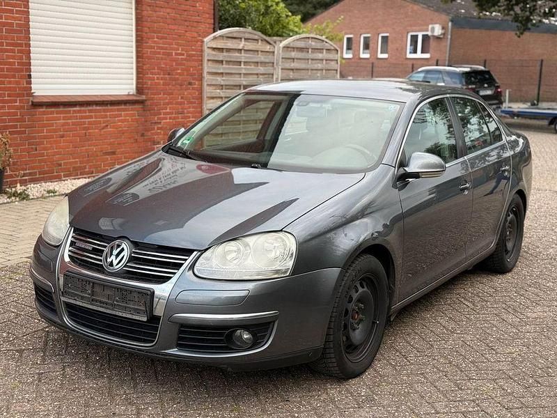 Grau Gebraucht 2010 VW Jetta Limousine | 1.500 € (Superpreis) - Bild 1/4