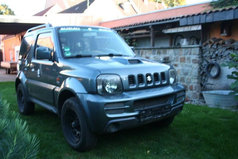 Grau Gebraucht 2007 Suzuki Jimny SUV | 3.000 € (Superpreis) - Bild 1/4