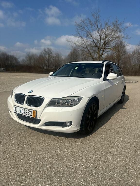 Gebraucht BMW 316 116 PS (85 kW) 2011 Weiß Kombi