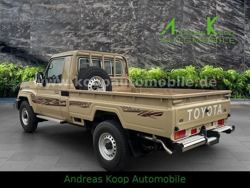 Gebraucht Toyota Land Cruiser 204 PS (150 kW) 2024 Beige SUV