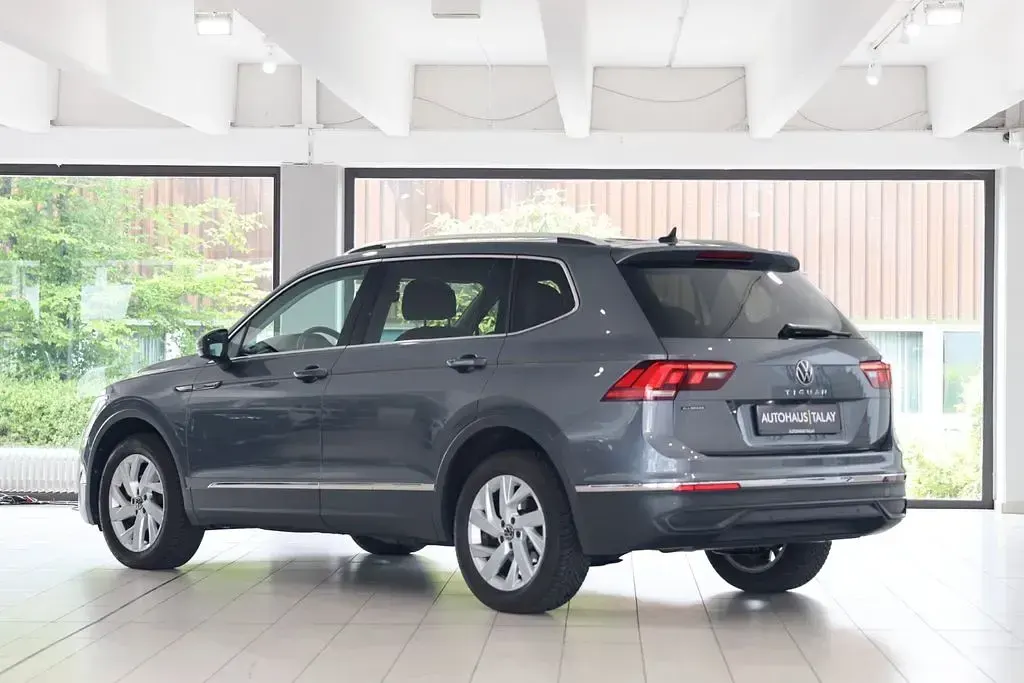 Gebraucht VW Tiguan Allspace Life 150 PS (110 kW) 2023 Grau(metallic) SUV