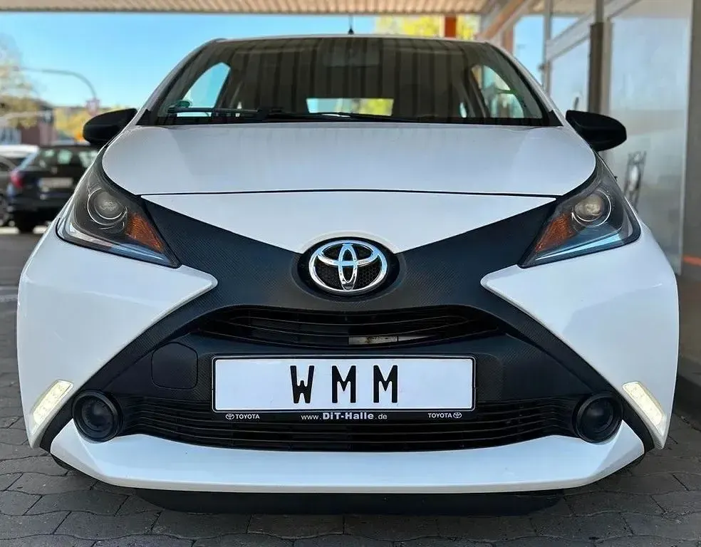 Używany Toyota Aygo 69 KM (50 kW) 2017 Biały Hatchback