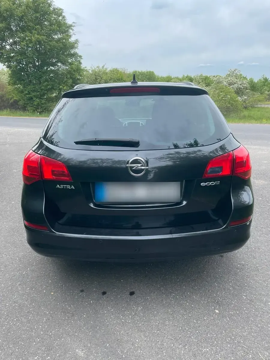 Gebraucht Opel Astra 131 PS (96 kW) 2012 Schwarz Kombi