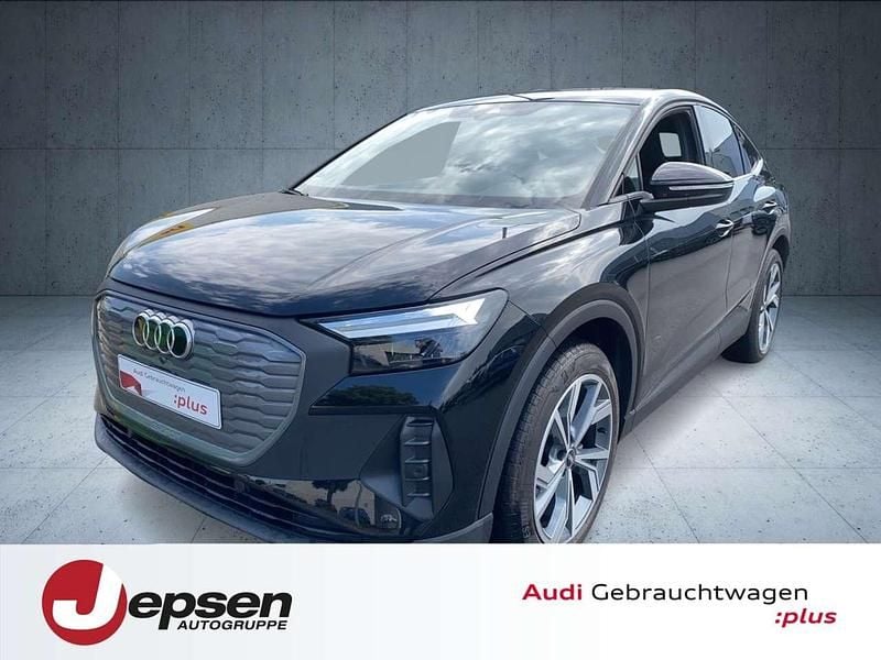 Mythosschwarz metallic Gebraucht 2022 Audi Q4 Sportback e-tron Ambiente SUV | 29.890 € (Fairer Preis) - Bild 1/4