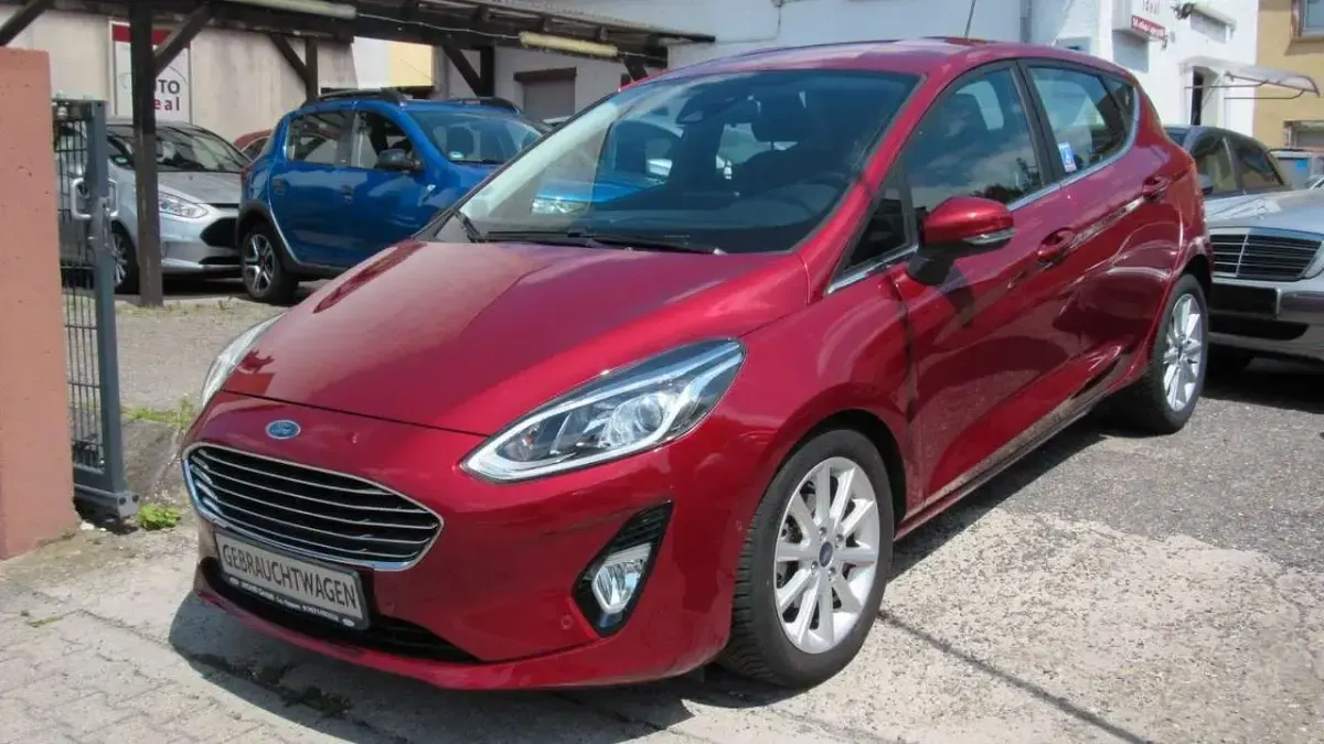 Gebraucht Ford Fiesta Titanium 101 PS (74 kW) 2018 Rot Kleinwagen