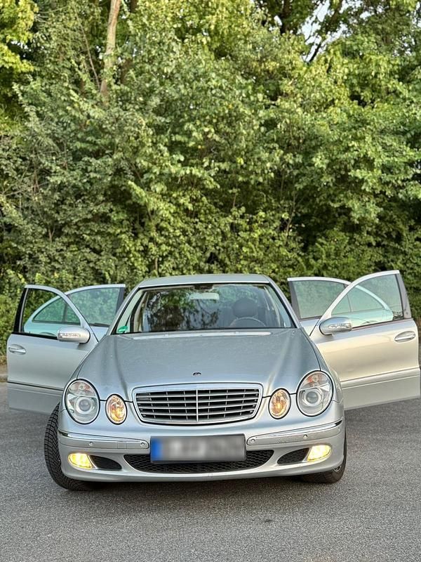 Gebraucht Mercedes E200 163 PS (119 kW) 2006 Silber Limousine