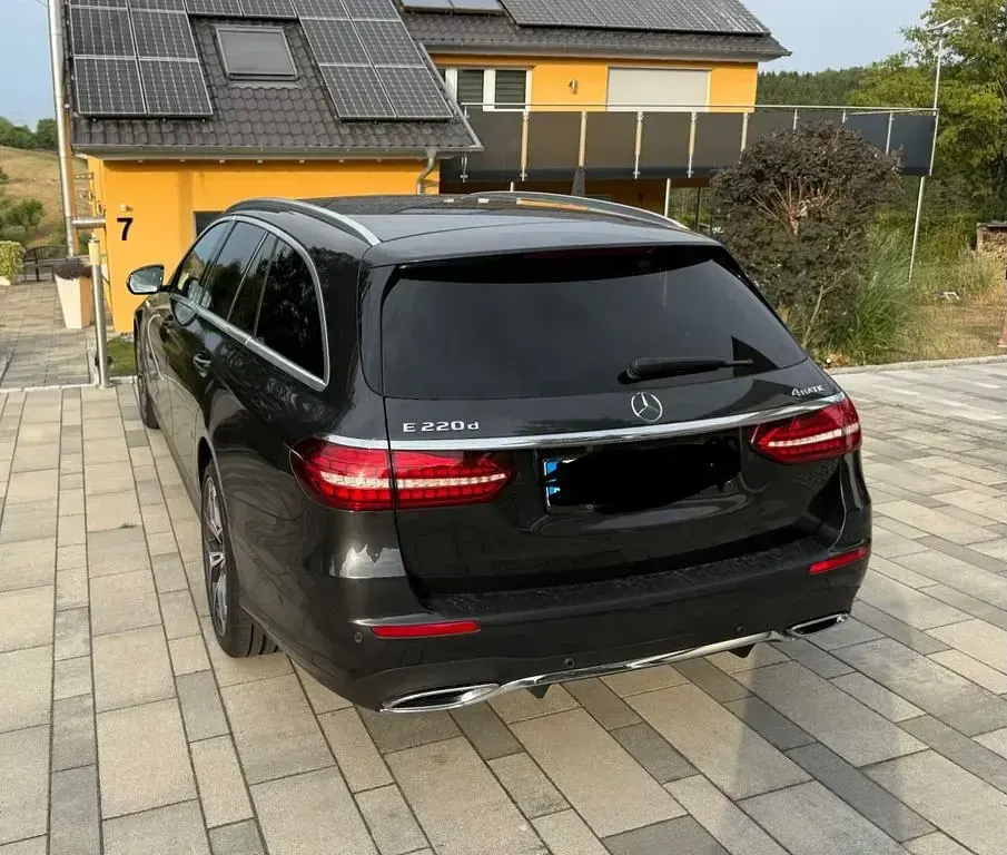 Gebraucht Mercedes E220 AMG line 200 PS (147 kW) 2023 Kombi