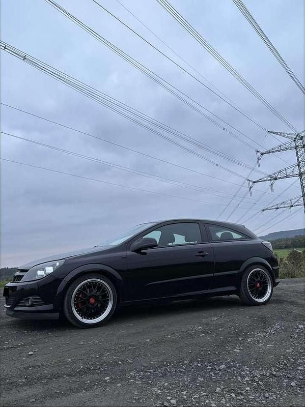 Gebraucht Opel Astra GTC Sport 116 PS (85 kW) 2010 Schwarz Coupé