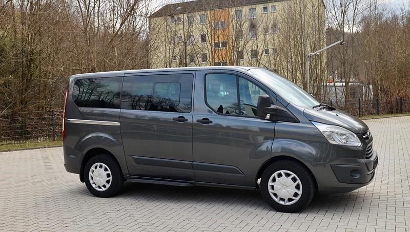 Gebraucht Ford Tourneo 130 PS (95 kW) 2016 Grau Van / Kleinbus