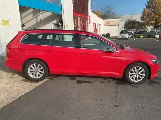 Gebraucht VW Passat 176 PS (129 kW) 2017 Rot Kombi