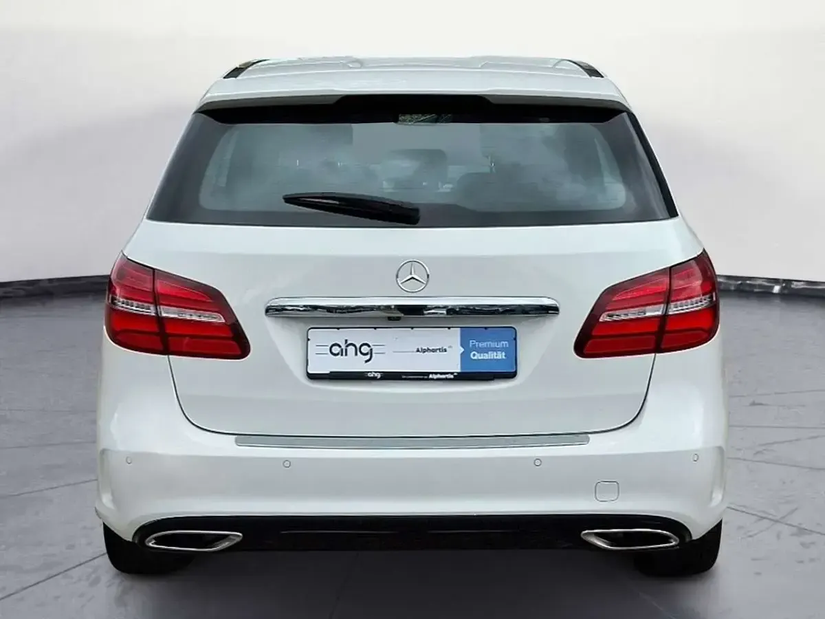 Gebraucht Mercedes B220 AMG line 184 PS (135 kW) 2015 Weiß Kleinwagen