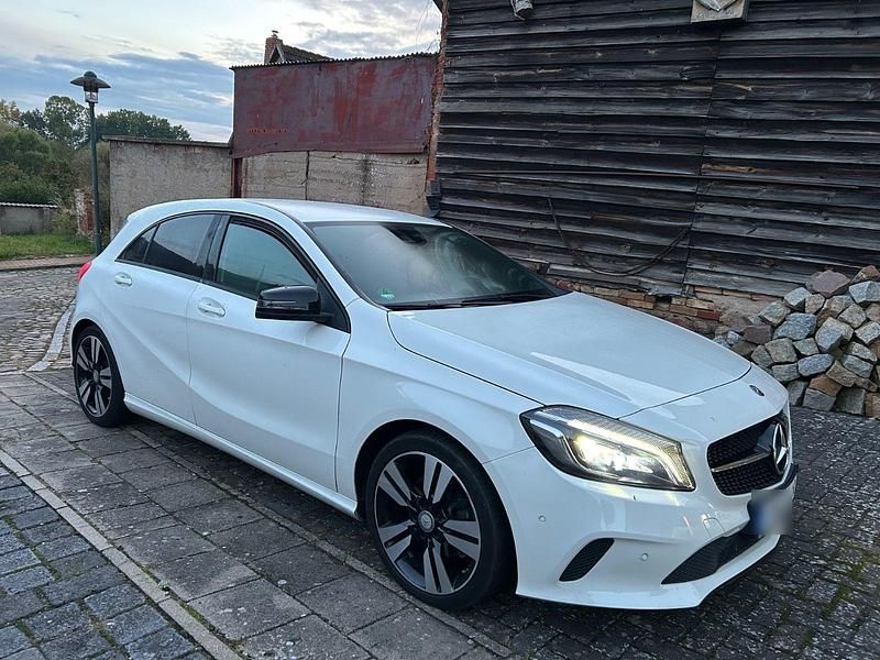 Gebraucht Mercedes A200 136 PS (100 kW) 2017 Weiß Limousine