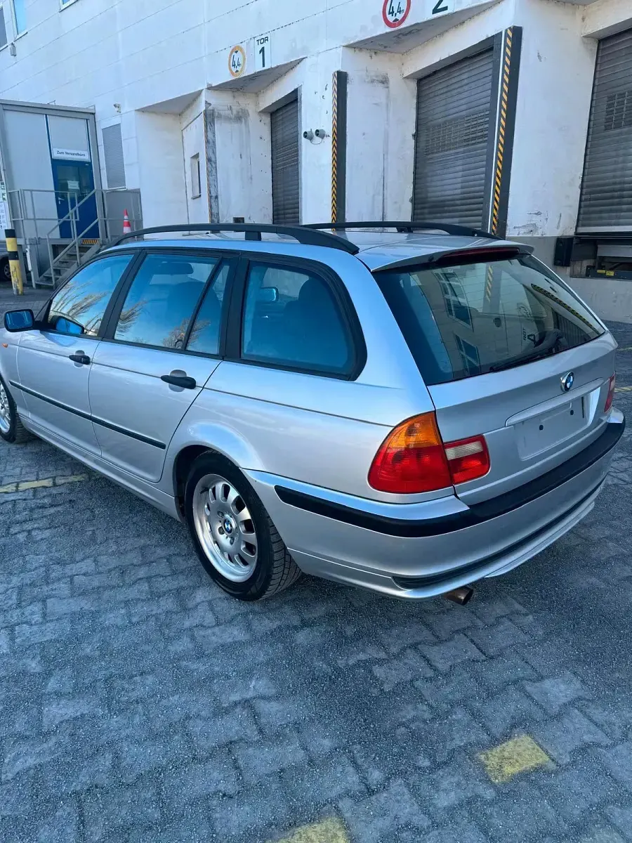Gebraucht BMW 318 140 PS (102 kW) 2002 Silber Kombi