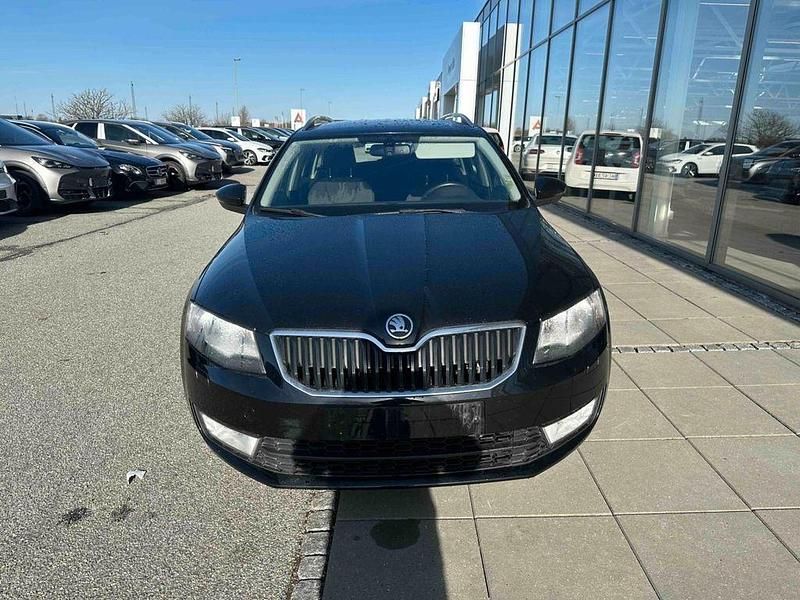 Gebraucht Skoda Octavia Elegance 140 PS (102 kW) 2014 Schwarz Kleinwagen