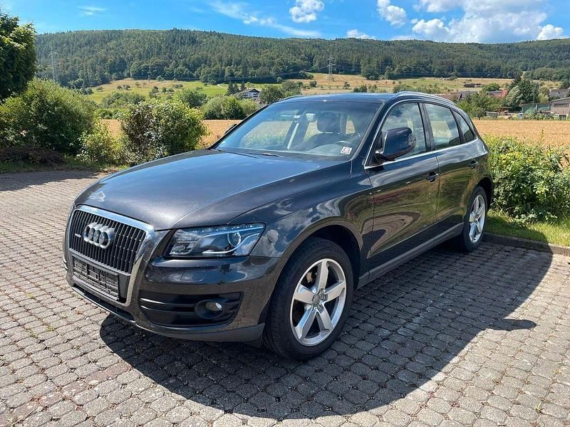 Grau Gebraucht 2010 Audi Q5 SUV | 10.900 € (Fairer Preis) - Bild 1/3