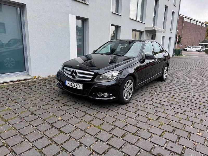 Schwarz Gebraucht 2012 Mercedes C350 Avantgarde Limousine | 8.200 € (Fairer Preis) - Bild 1/4