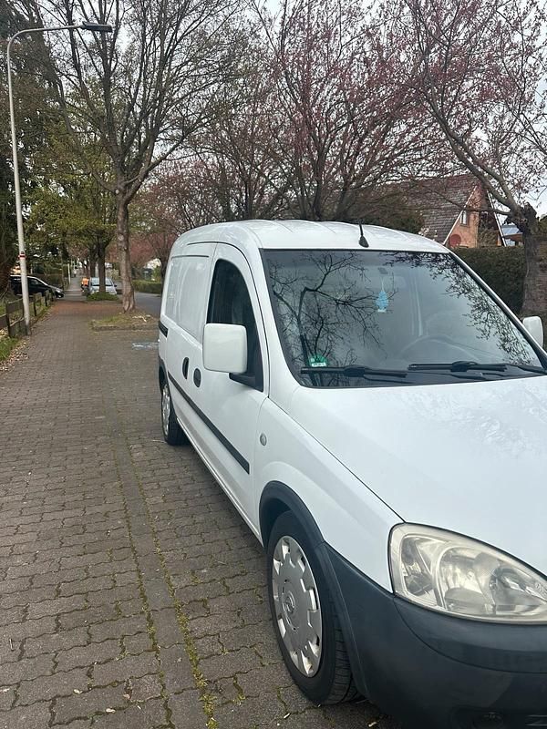 Używany Opel Combo 101 KM (74 kW) 2005 Biały Minivan