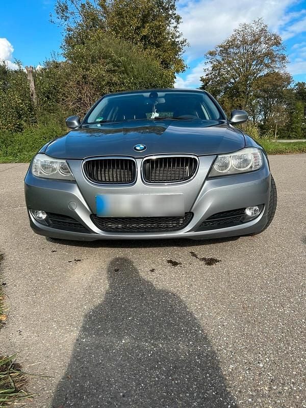 Gebraucht BMW 320 184 PS (135 kW) 2010 Grau Kombi