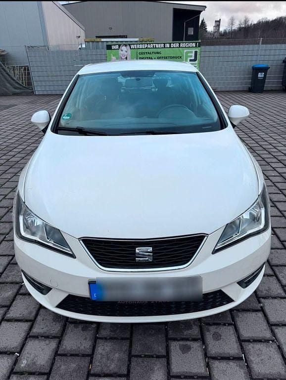 Weiß Gebraucht 2015 Seat Ibiza Style Limousine | 5.050 € (Fairer Preis) - Bild 1/4