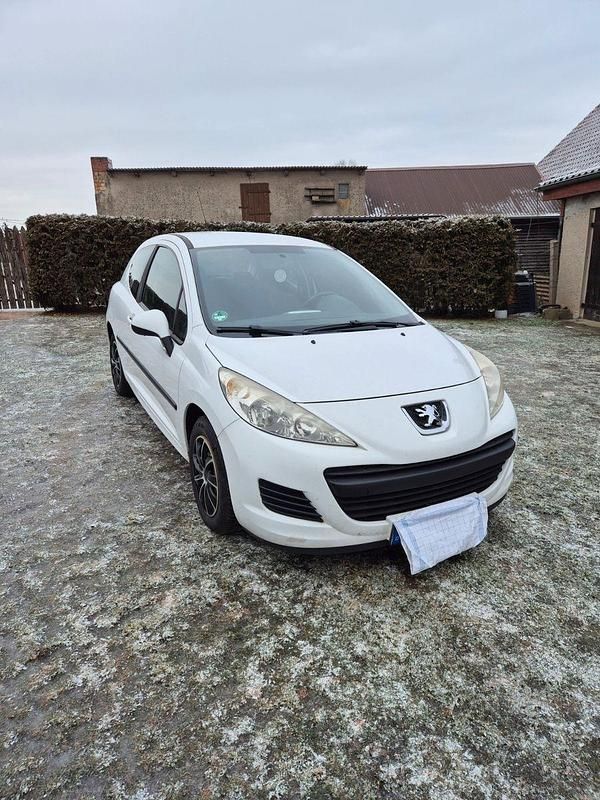 Gebraucht Peugeot 207 112 PS (82 kW) 2011 Weiß Kleinwagen