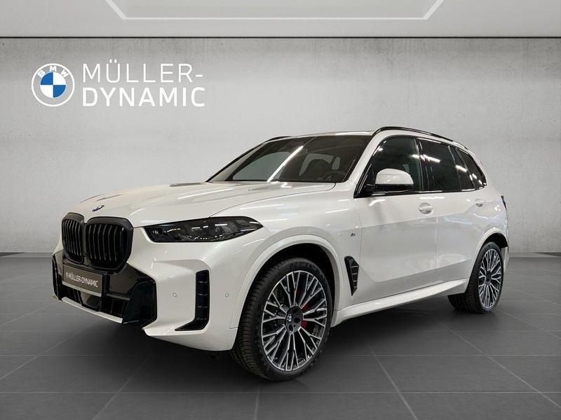Mineralweiss metallic Neu 2025 BMW X5 M Sport SUV | 99.490 € (Superpreis) - Bild 1/4