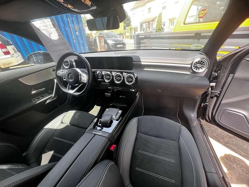 Schwarz Gebraucht 2022 Mercedes A200 AMG line Limousine | 27.777 € (Guter Preis) - Bild 1/4