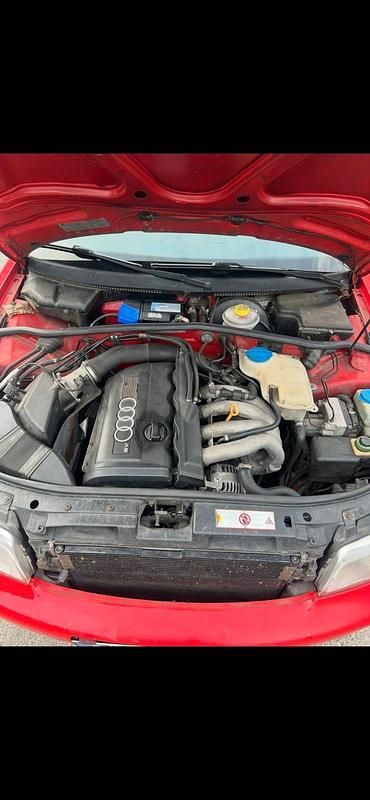 Rot Gebraucht 1995 Audi A4 Performance Limousine | 1.000 € - Bild 1/4