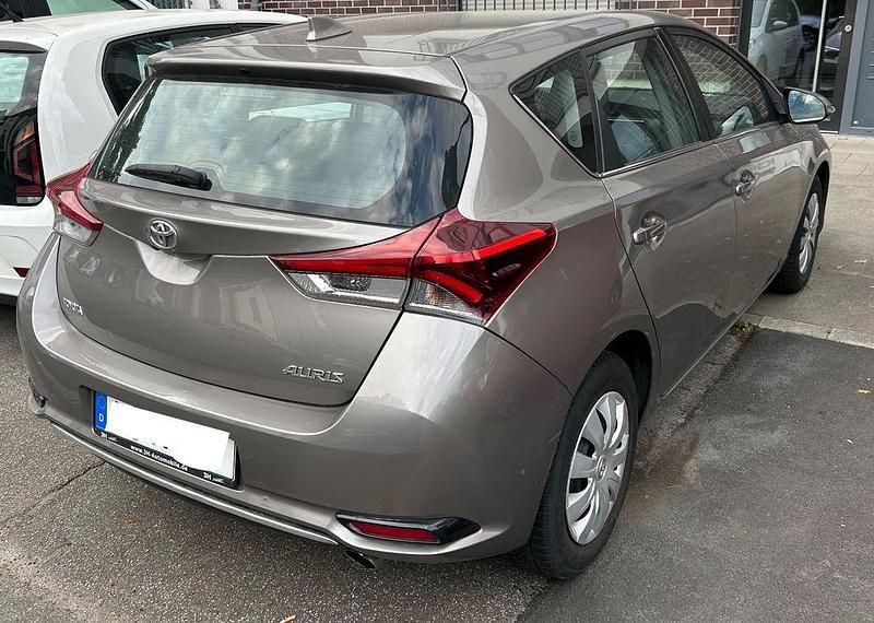 Gebraucht Toyota Auris 116 PS (85 kW) 2016 Braun Limousine