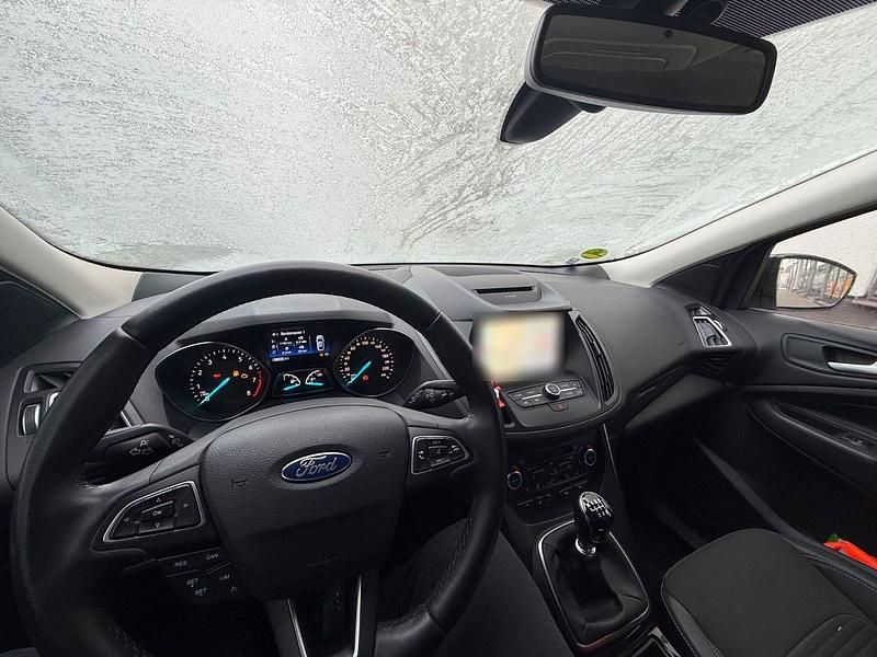 Gebraucht Ford Kuga 150 PS (110 kW) 2019 Grau SUV