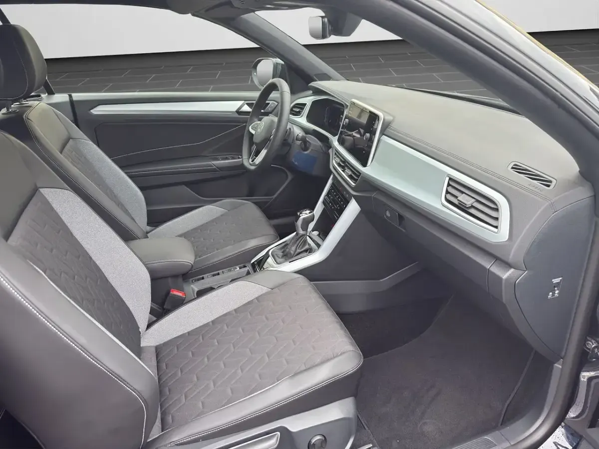 Używany VW T-Roc 150 KM (110 kW) 2026 Czarny SUV